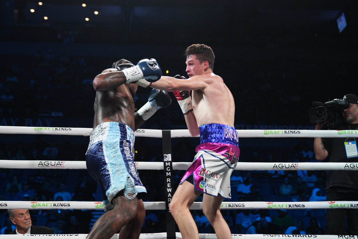 premierboxing's tweet photo. This isn’t a boxing ring—it’s a LION’S DEN! 🦁 

#PlantResendez | #CharloLaManna
LIVE NOW on Prime Video (🔗 IN BIO) https://t.co/p1EMo5n1Th