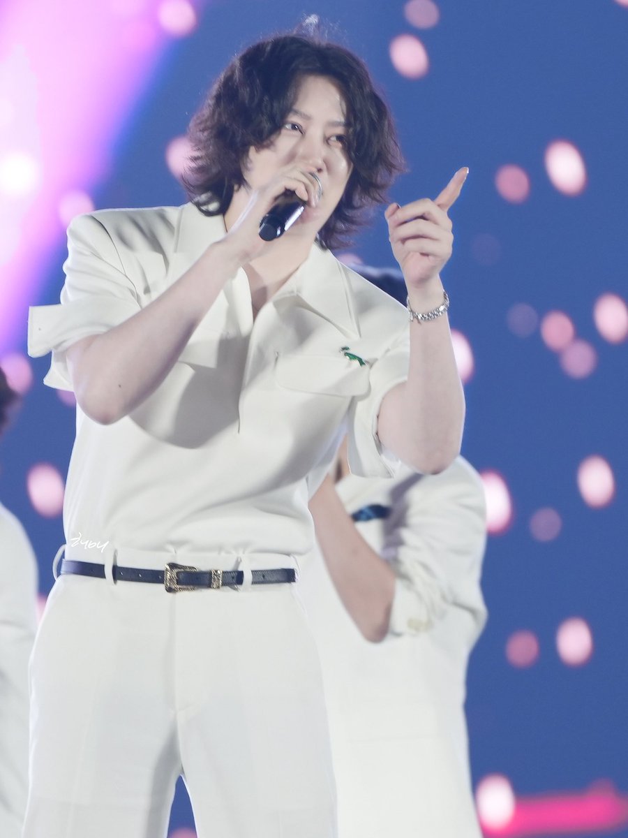 hae__tiger's tweet photo. ☕️20250531 SBS MEGA CONCERT

성세의 미모！！！！！！！！！

#superjunior #Heechul #金希澈 #희철
 #2025megaconcert
#슈퍼주니어 https://t.co/AXOd2I1uv8