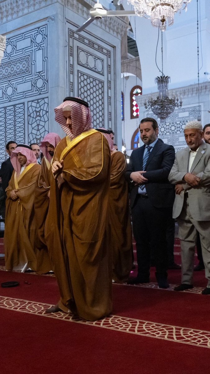 ll8yt's tweet photo. بنو اميه كُلُ الكونِ يحتفلُو
وكل شيء يغني هاهمُ وصلوُ
انا السعودي ونصري يوم نصرتكمُ
لا عاش راس عن الاسلام ينعزلوُ https://t.co/BkkIvTCEVm