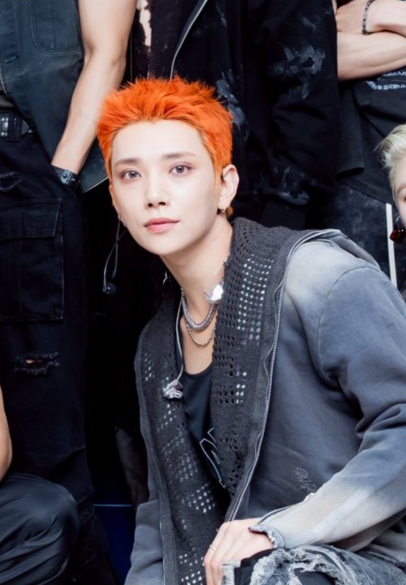 shujithinker's tweet photo. ORANGE not red 😀🧡 #조슈아 #JOSHUA https://t.co/tL6SeuR2D4