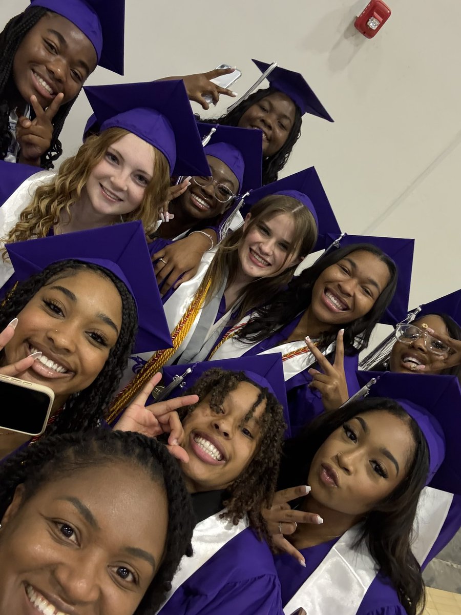 CONGRATS 2025!!! 🎉 🥳🎊

Thank yall for allowing me to love yall and loving me back in our short time! We made the best of it and I’ll always cherish every memory! 

‘25 kept it live!!

Go be great!!! #ALUMNI