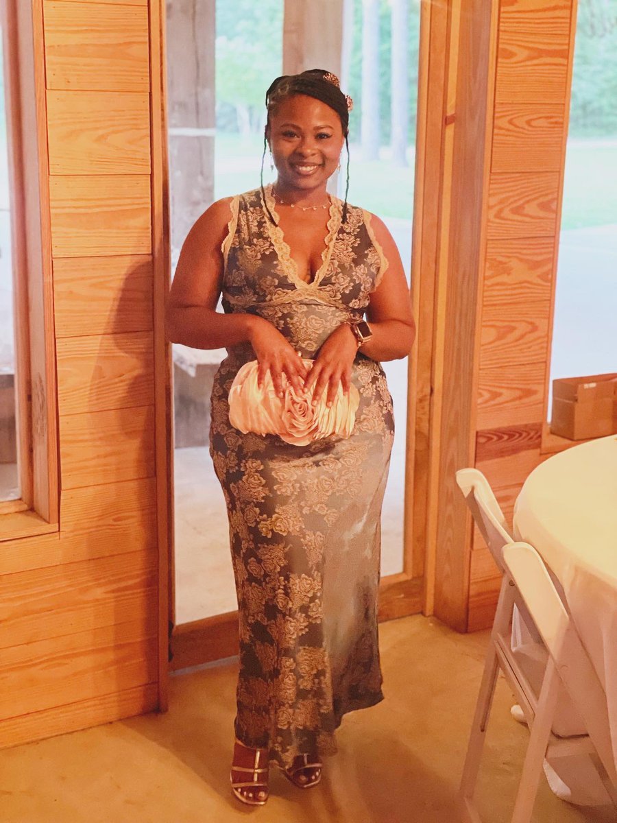 _PureGoldd's tweet image. I typically don’t post pictures to Twitter, but the dress deserved to be seen ✨