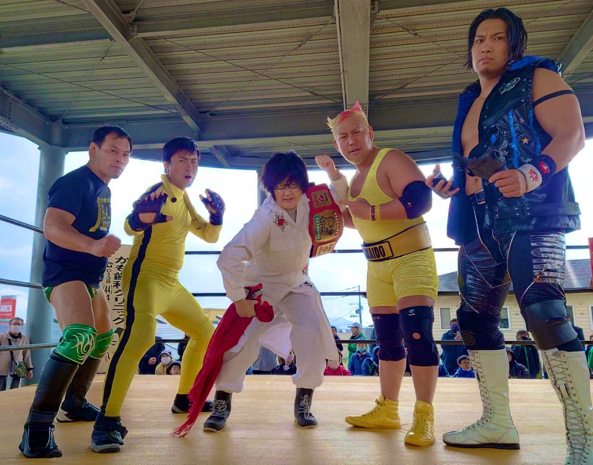 道南リング(北海道のプロレス団体) (@southhokkaido) on Twitter photo #道南リング 過去写真📸
2023函館市コンテ日吉大会
約5年ぶりの参戦になった大門寺崇選手 <a href="/daimonjiso/">大門寺 崇/So Daimonji</a> が圧倒的なパフォーマンスをみせた。真ん中に映っているのは大のプロレスファンの荒木あけみ先生 <a href="/arakiakemi_HKD/">荒木あけみ【函館市議会議員(無所属)】</a> #道南リング 過去写真📸
2023函館市コンテ日吉大会
約5年ぶりの参戦になった大門寺崇選手 <a href="/daimonjiso/">大門寺 崇/So Daimonji</a> が圧倒的なパフォーマンスをみせた。真ん中に映っているのは大のプロレスファンの荒木あけみ先生 <a href="/arakiakemi_HKD/">荒木あけみ【函館市議会議員(無所属)】</a>