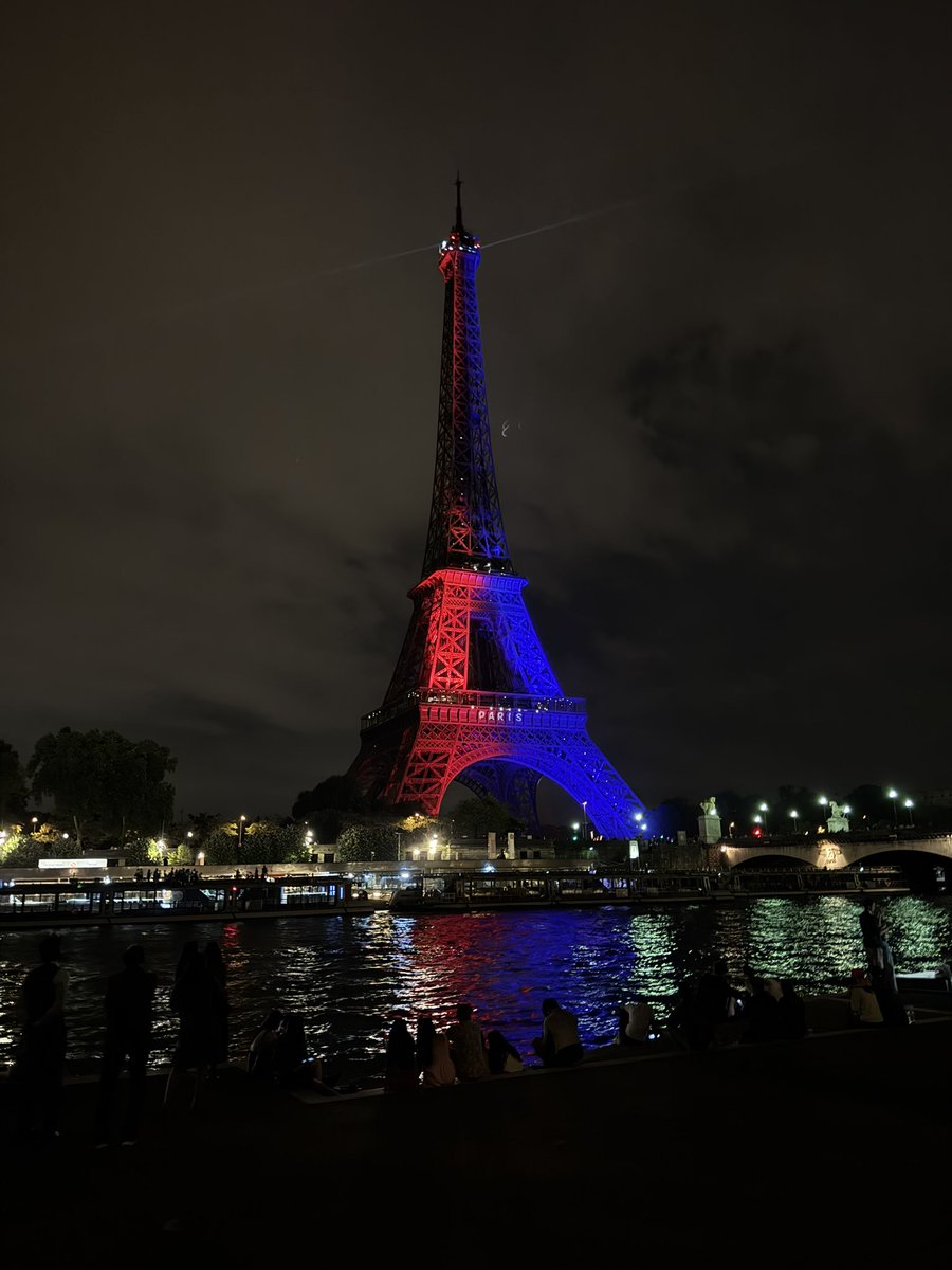mdfr_59's tweet photo. Les meilleurs photos de la soirée 
#ParisSaintGermain #ChampsElysées https://t.co/HHFv9ELGUX