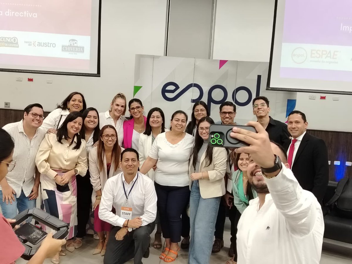 isadafer94's tweet photo. 3er Foro de Mujeres Directivas @espae 🚀 

Inspiradoras historias de mujeres líderes en banca, telecom y más. 💼 Solo 15% de directivas globales son mujeres (Deloitte), en Latam 2% son CEOs. 

Su fuerza es un ejemplo. 🤝

#MujeresDirectivas https://t.co/U36uzHlYwi