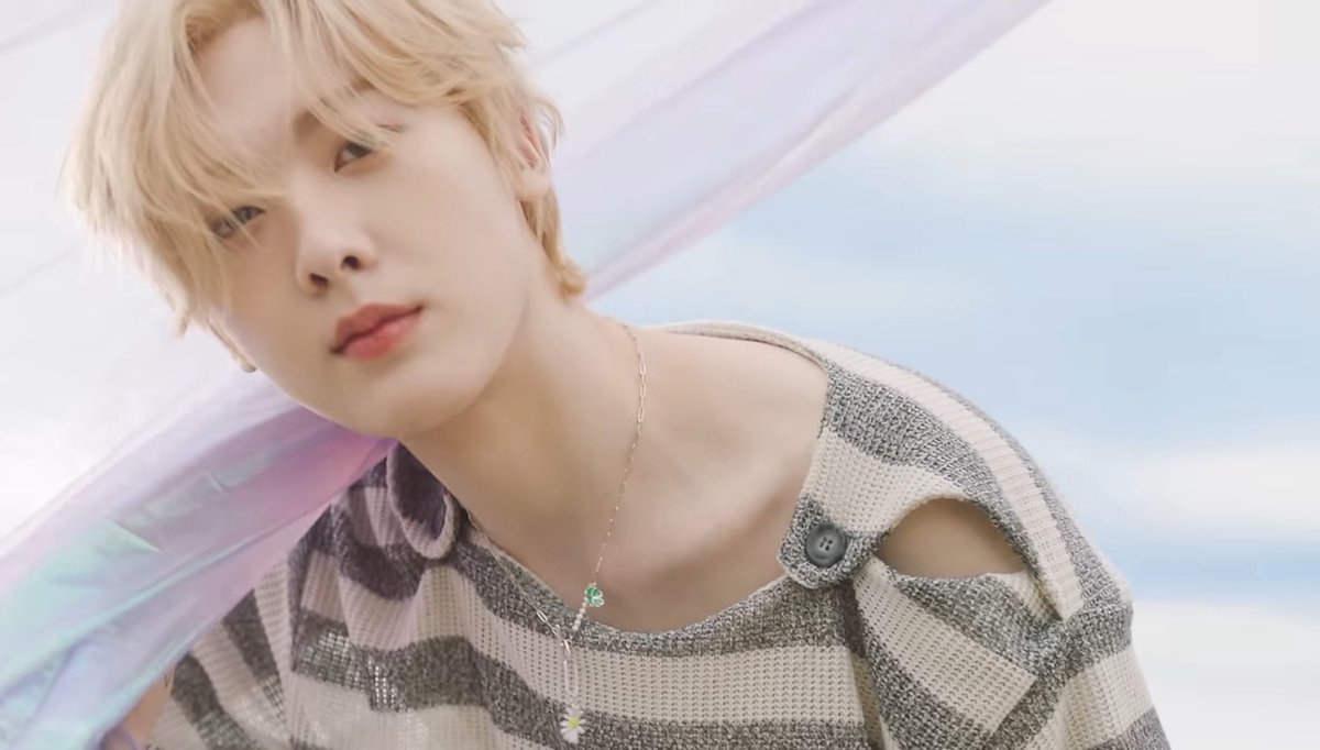 ユンサナさんの新しい髪色？髪型？どんなのかなーー？？

黒髪も好きだけど、定期的に刺さる初見で飛んだユンサナさん会いたい