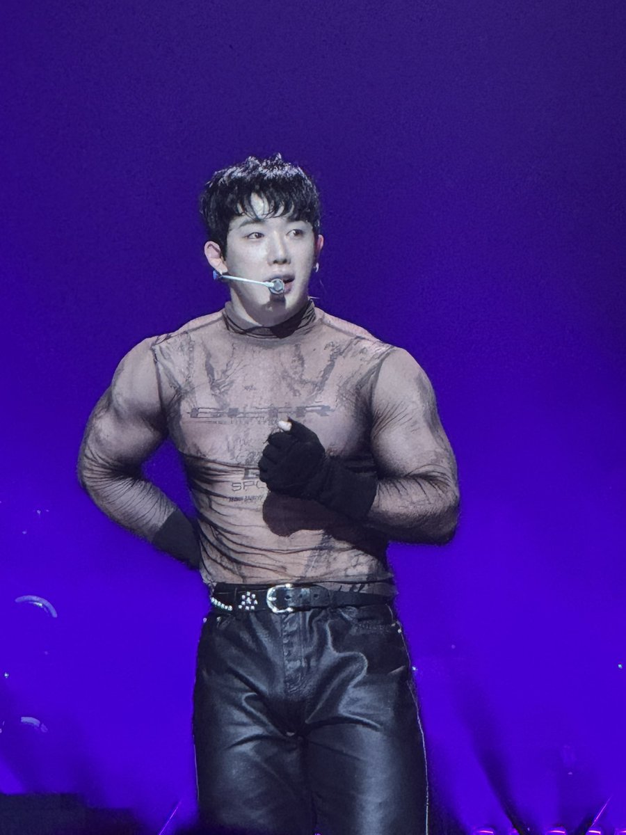 maria_faison's tweet photo. @wonho concert tonight love you https://t.co/NanKIKvRwY