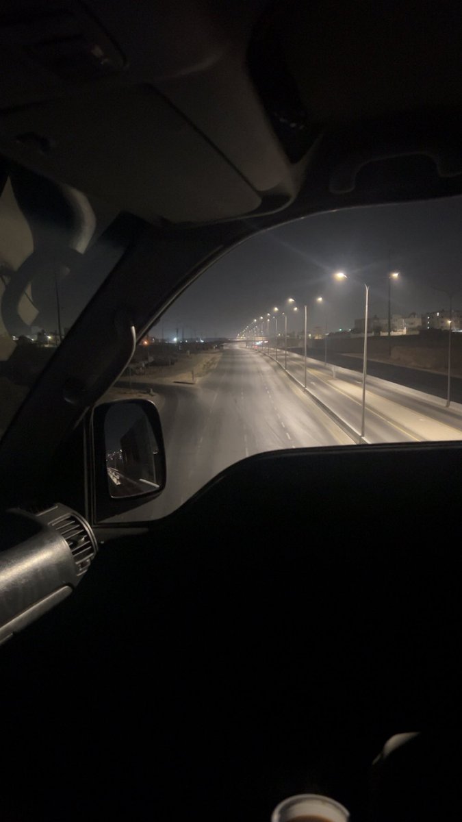 dls3z's tweet photo. - قضيت أيامًا دون أن يعلم أحد بما أشعر به، مرت أشهر و لم يلمح أحد خرابي، حتى أعز أصدقائي. https://t.co/8npDYucL7f