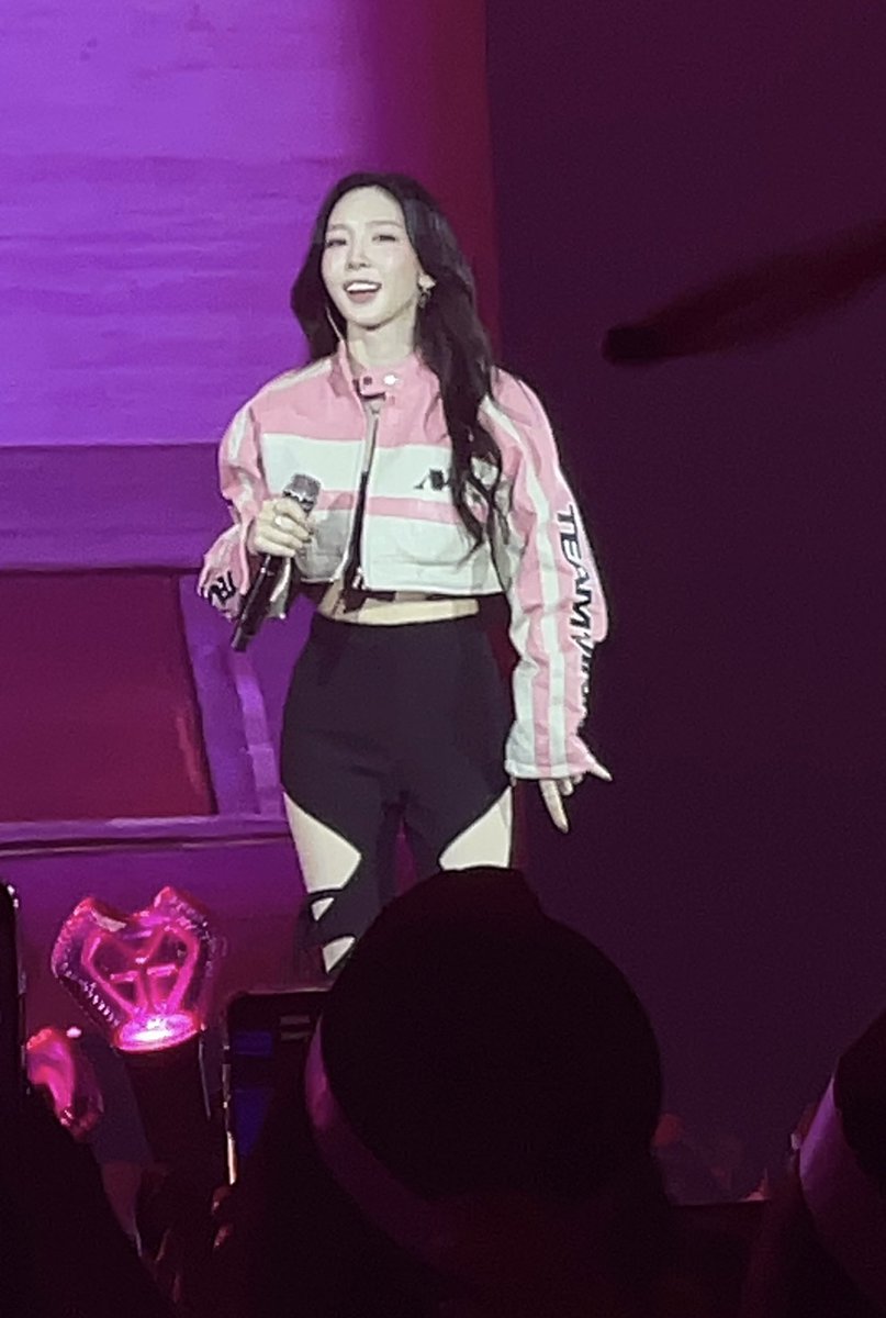 PTaeng__309's tweet photo. My first priority💜🎤
วันแรกตั้งใจไว้ว่าจะดูพิแทด้วยตาเนื้อให้มากที่สุด
คอนฯนี้เป็นอะไรที่ตั้งใจรอมากๆ (เพราะพลาดคอนฯ
The ODD Of LOVE ติดสอบเลยเสียดายมาถึงทุกวันนี้😭)

P.S. จะ 19ปีแล้วที่มีพิเป็นความพิเศษของนุ
ขอบคุณที่เกิดมาให้นุรักนะคะ🫶🏻

Day1✅
#TAEYEON_TheTENSE_in_BANGKOK https://t.co/Bwsgk9aqx3