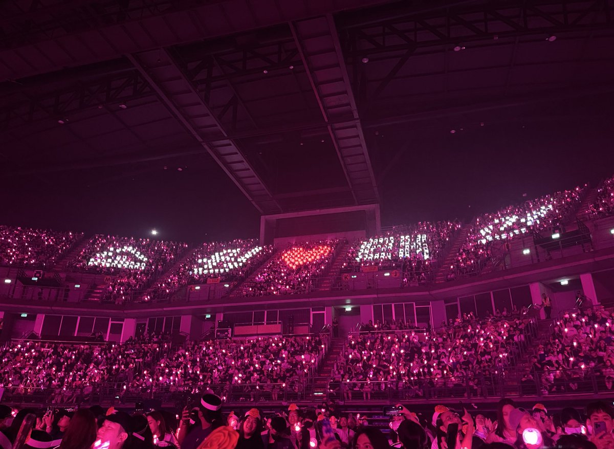 PTaeng__309's tweet photo. My first priority💜🎤
วันแรกตั้งใจไว้ว่าจะดูพิแทด้วยตาเนื้อให้มากที่สุด
คอนฯนี้เป็นอะไรที่ตั้งใจรอมากๆ (เพราะพลาดคอนฯ
The ODD Of LOVE ติดสอบเลยเสียดายมาถึงทุกวันนี้😭)

P.S. จะ 19ปีแล้วที่มีพิเป็นความพิเศษของนุ
ขอบคุณที่เกิดมาให้นุรักนะคะ🫶🏻

Day1✅
#TAEYEON_TheTENSE_in_BANGKOK https://t.co/Bwsgk9aqx3