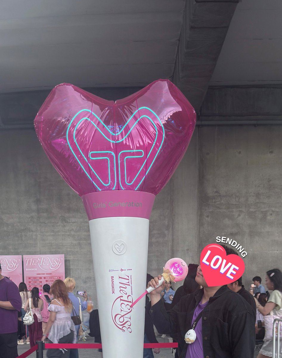 PTaeng__309's tweet photo. My first priority💜🎤
วันแรกตั้งใจไว้ว่าจะดูพิแทด้วยตาเนื้อให้มากที่สุด
คอนฯนี้เป็นอะไรที่ตั้งใจรอมากๆ (เพราะพลาดคอนฯ
The ODD Of LOVE ติดสอบเลยเสียดายมาถึงทุกวันนี้😭)

P.S. จะ 19ปีแล้วที่มีพิเป็นความพิเศษของนุ
ขอบคุณที่เกิดมาให้นุรักนะคะ🫶🏻

Day1✅
#TAEYEON_TheTENSE_in_BANGKOK https://t.co/Bwsgk9aqx3