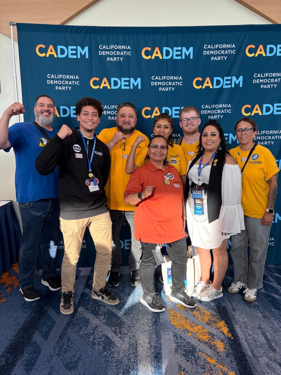 Delegates at the California Democratic Party Convention supporting Grocery Workers Rising and proudly wearing their support for their local grocery workers fighting for fair contracts ✊🏽