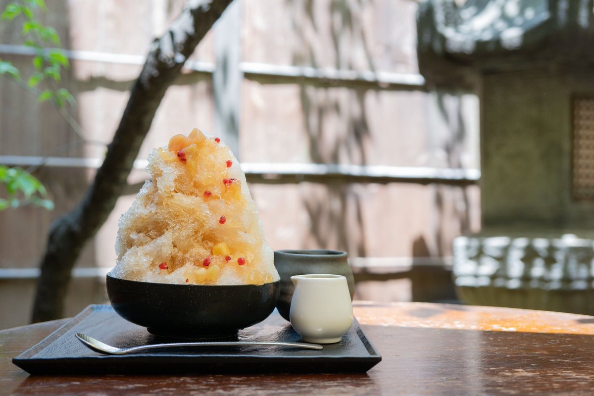 本店6月7月限定！ 桃とほうじ茶のかき氷🍑 ＼ ほろ苦いほうじ茶と