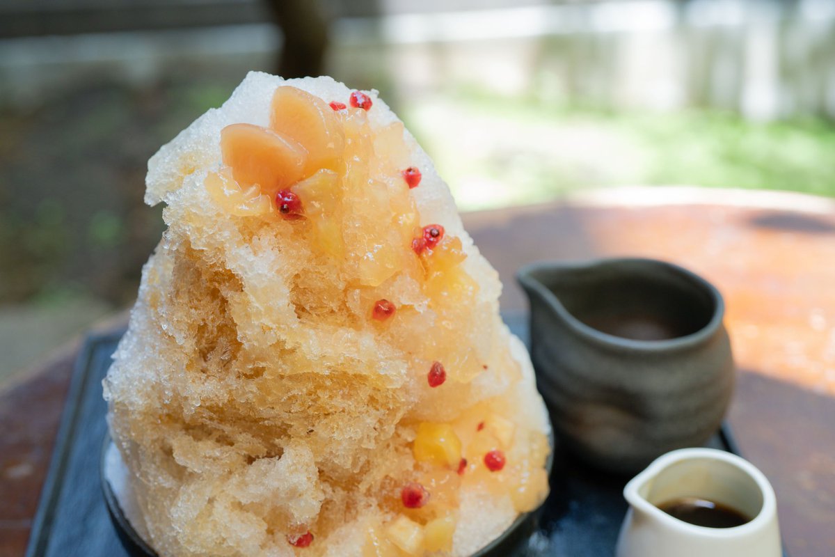 本店6月7月限定！ 桃とほうじ茶のかき氷🍑 ＼ ほろ苦いほうじ茶と