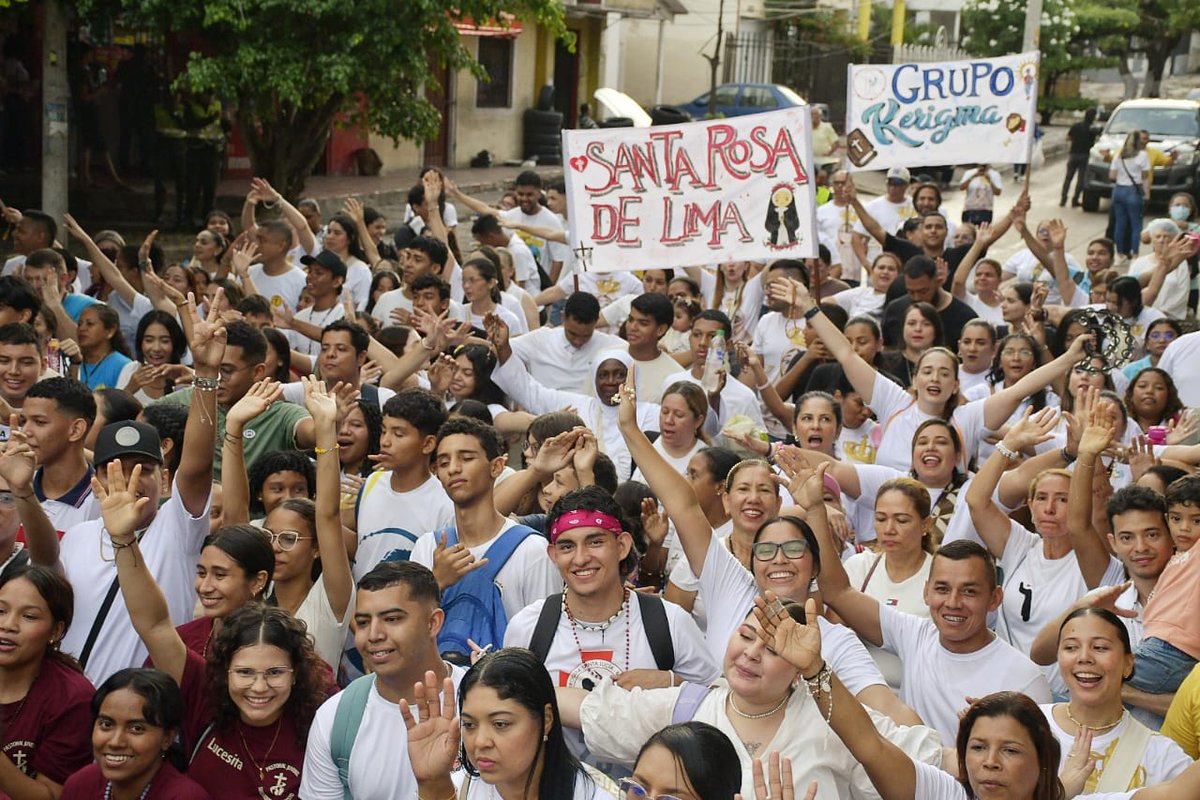 elheraldoco's tweet photo. ⛪️Feligreses de todas las edades caminaron junto a la Virgen María en el ‘The Rosary Run’ ➡️https://t.co/w6gU60YvxD https://t.co/WeW9bN193p