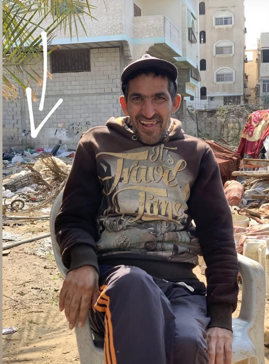 MosabAbuToha's tweet photo. This is just so, so heartbreaking. The man in this video is named Mohammad al-Farra from Khan Younis. He is a man with special needs. He was returning to their house as seen in the photo. His sister is Heba al-Farra, a chef known for her videos on TikTok (she has over 800k followers). She posted the video mourning the murder of her brother. No one can go there to pick his body and bury him.
Heba and Mohammad previously lost their father and 4 of their siblings when Israel bombed their tents in Khan Younis in March 2024.