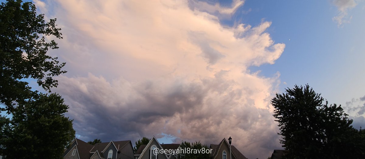 Brian 🇺🇸 (@seeyahl8rav8or) on Twitter photo #KCwx <a href="/fox4wx/">Fox 4 Weather KC</a>
<a href="/AlexCounteeWX/">Alex Countee</a> <a href="/JacobLanierWx/">Jacob Lanier</a> Adding more height to the copious pile of cloud photos posted tonight. 😊 #KCwx <a href="/fox4wx/">Fox 4 Weather KC</a>
<a href="/AlexCounteeWX/">Alex Countee</a> <a href="/JacobLanierWx/">Jacob Lanier</a> Adding more height to the copious pile of cloud photos posted tonight. 😊