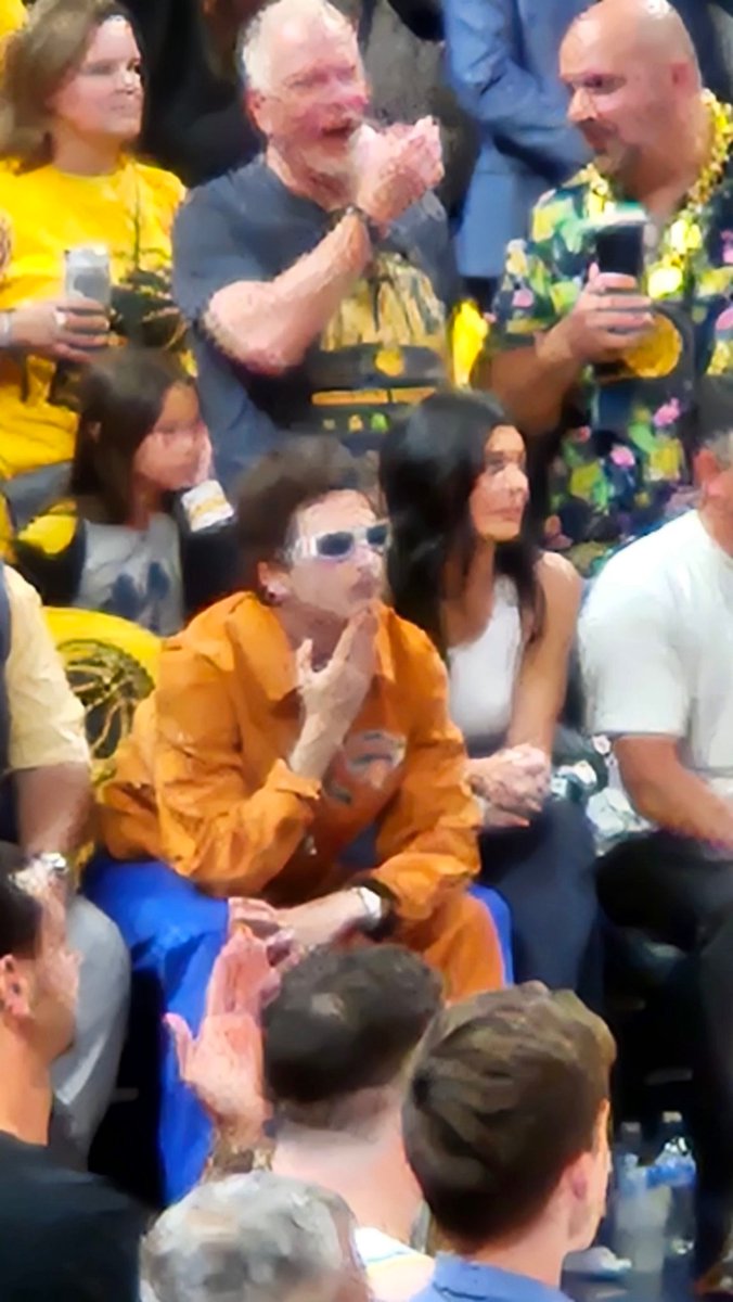 .<a href="/KimKardashian/">Kim Kardashian</a> your sister is sad