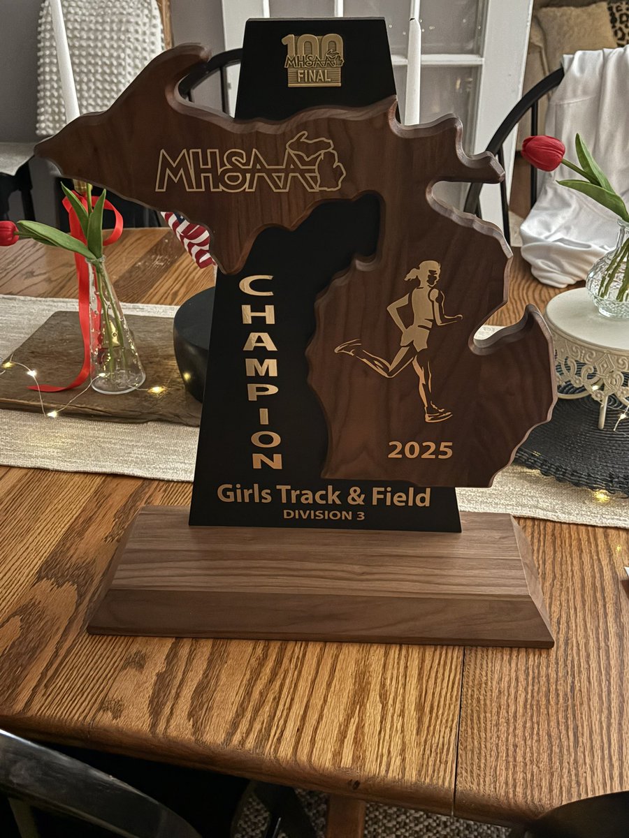 Division 3 STATE CHAMPIONS. <a href="/OlivetSports/">Go Eagles!</a> girls track team 🏆🏆🦅🦅
