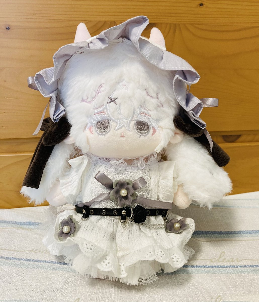 はちか様( <a href="/hatika_doll/">はちか🐾</a> )のプレゼント企画にて、素敵なベルトアクセサリーをお迎えさせていただきました！柔らかい素材なのでつけやすく、跡がつきずらいため、いろ
いろな大きさのぬいちゃんに着せ替えしやすそうです！このベルトに合いそうな服や、10cmの子をお迎えしたらまた写真を撮ります！