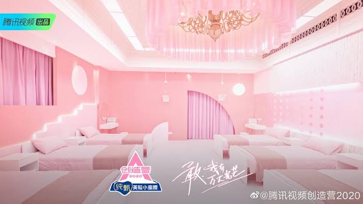 mi_ruk4751's tweet photo. @nayanika_______ @thelostmoonlady Apalagi kalo kamu lihat chuang 2020 tencent nyewa 1 pulau buat survival, itu pulau wisata dan ada istana barbie gini sampe trainee pada gak mau pulang karena cantik dan mewah https://t.co/j1vLNP8b3u