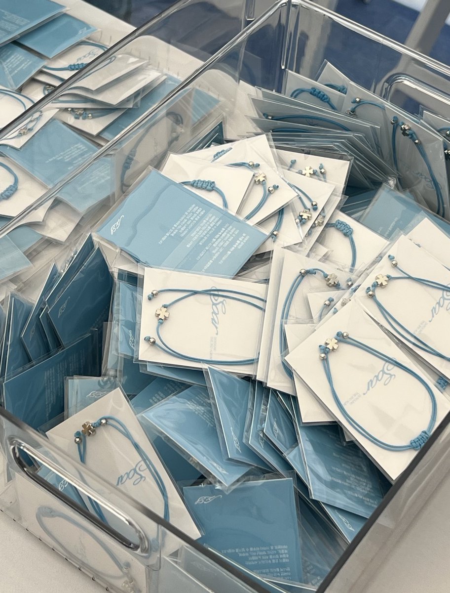 팔찌 너무 예쁨….지짜