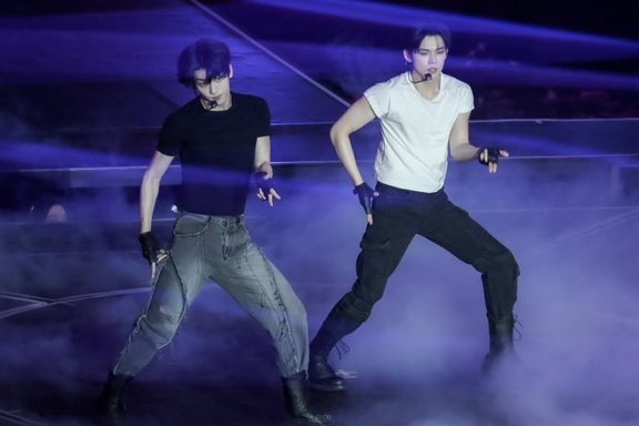 We will get the killa today at weverse con🤩 happy pride month🌈