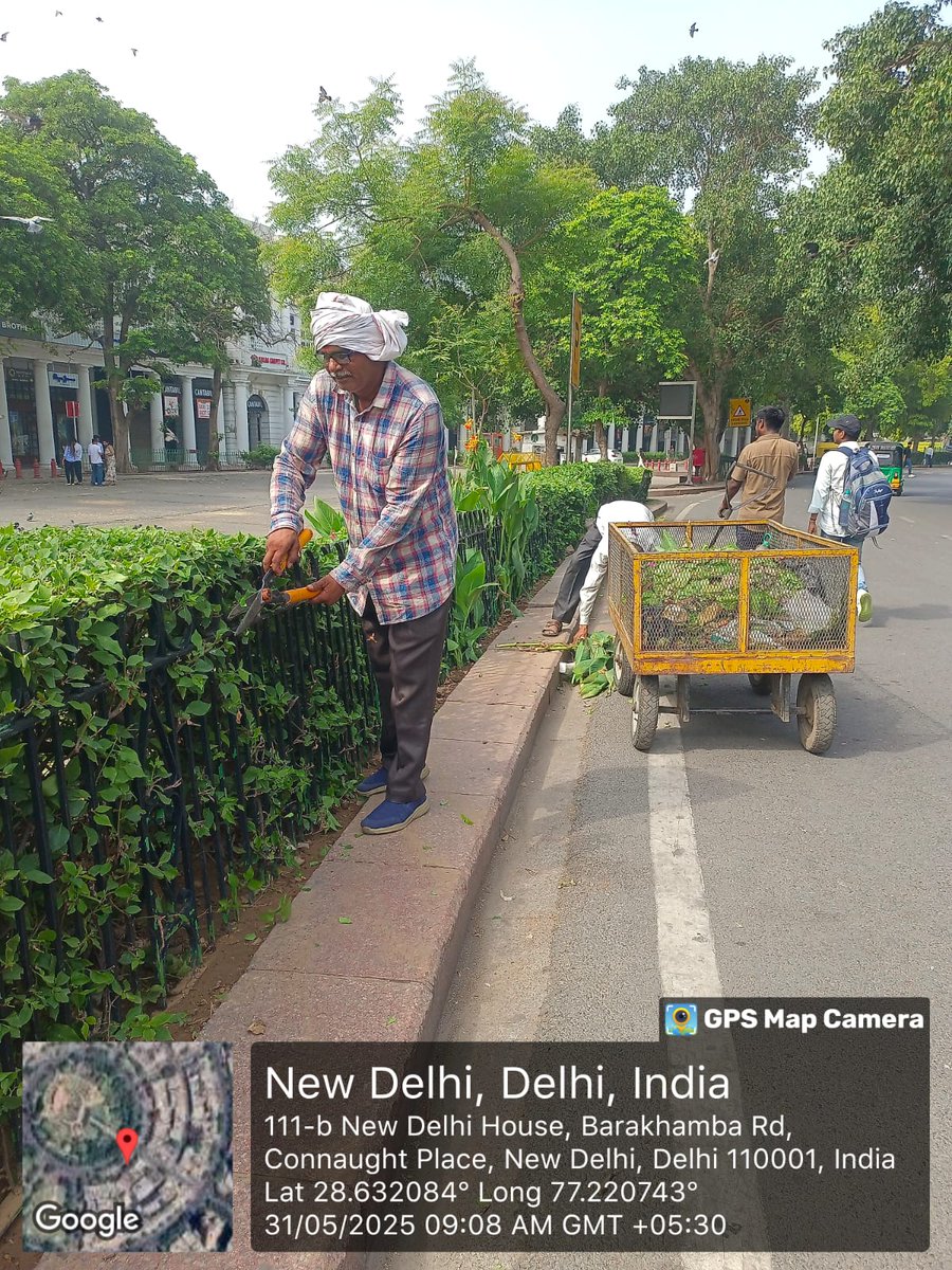 tweetndmc's tweet photo. ๐งนโจ Clean & Green Connaught Place!
NDMC intensifies cleaning at E & F Blocks โ sweeping, mopping, and hedge cutting in full swing! ๐ฟ๐งผ
From broom to mop โ transforming CP into a world-class hygiene zone! ๐
#NDMC #SwachhBharat #SmartCity #CleanCP #GreenDelhi ๐ https://t.co/9agLJNU8dp