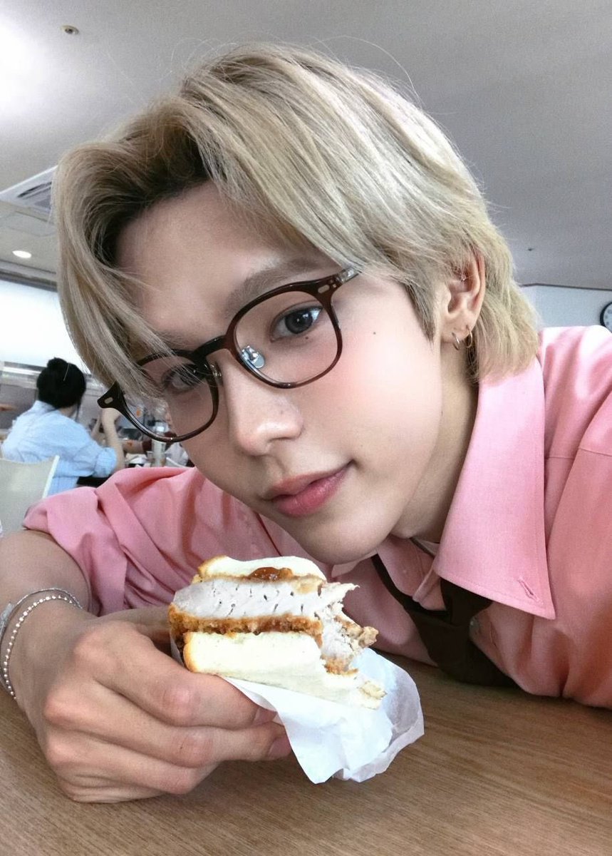 luvtaromi's tweet photo. 복숭아 블러셔 뭐야 😭💕 https://t.co/zNiBlSINJV