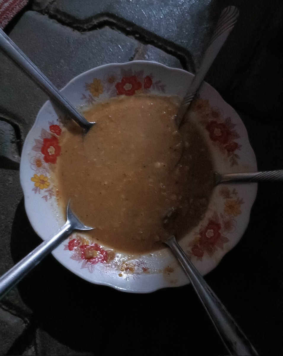 yousefQasem1998's tweet photo. I BEG YOU 😭

THIS DISH IS Enough for eight members of my Family for the whole day, but my father and mother refrained from eating so that we could eat. Your donation may save my family from HUNGER.

I need 15 people, each to donate $25, to provide food.

https://t.co/LsozrWNVSC https://t.co/SEUXvb1qnH
