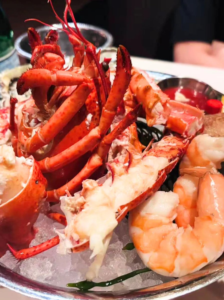 Passion_ac0's tweet photo. The sweetness of lobster vs the rich aroma of steak, which one would you choose first? 😋
#SeafoodControl https://t.co/0GivIzwBFx