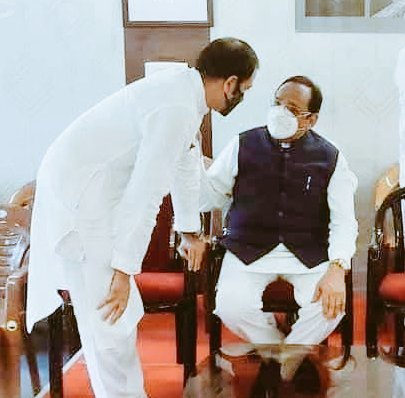 Nitendra Singh Rathore (@neetubhaiyainc) on Twitter photo पूर्व केंद्रीय मंत्री एवं वरिष्ठ कांग्रेस नेता श्री कांतिलाल भूरिया जी को जन्मदिवस की हार्दिक शुभकामनाएँ।
ईश्वर से प्रार्थना करता हूँ कि आपको स्वस्थ एवं दीर्घायु जीवन प्रदान करें ।
<a href="/KantilalBhuria/">Kantilal Bhuria</a> <a href="/VikrantBhuria/">Dr.Vikrant Bhuria</a> पूर्व केंद्रीय मंत्री एवं वरिष्ठ कांग्रेस नेता श्री कांतिलाल भूरिया जी को जन्मदिवस की हार्दिक शुभकामनाएँ।
ईश्वर से प्रार्थना करता हूँ कि आपको स्वस्थ एवं दीर्घायु जीवन प्रदान करें ।
<a href="/KantilalBhuria/">Kantilal Bhuria</a> <a href="/VikrantBhuria/">Dr.Vikrant Bhuria</a>