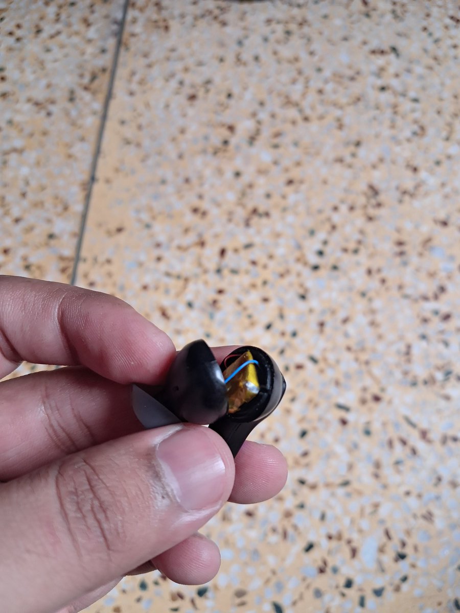 techynorms's tweet photo. Hi @RockWithboAt,
My ticket number is 56424352. By mistake, I sent the wrong earbuds to the service center. When they were rejected and sent back, they came back broken 😞
Is this how customer products are handled?
Please look into this.

#boAt #CustomerSupport #boAthead https://t.co/CEwDSnV7L1