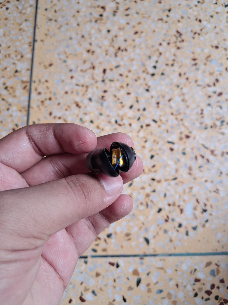 techynorms's tweet photo. Hi @RockWithboAt,
My ticket number is 56424352. By mistake, I sent the wrong earbuds to the service center. When they were rejected and sent back, they came back broken 😞
Is this how customer products are handled?
Please look into this.

#boAt #CustomerSupport #boAthead https://t.co/CEwDSnV7L1