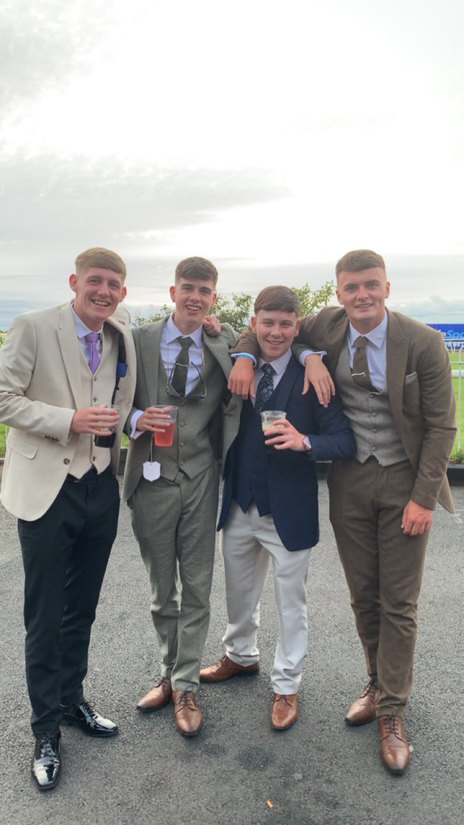 simms19's tweet photo. Great day at Down Royal to kick off Jude’s birthday celebrations 🐎 what a great bunch they are ❤️ #Downroyal https://t.co/fUdRLG4hI2