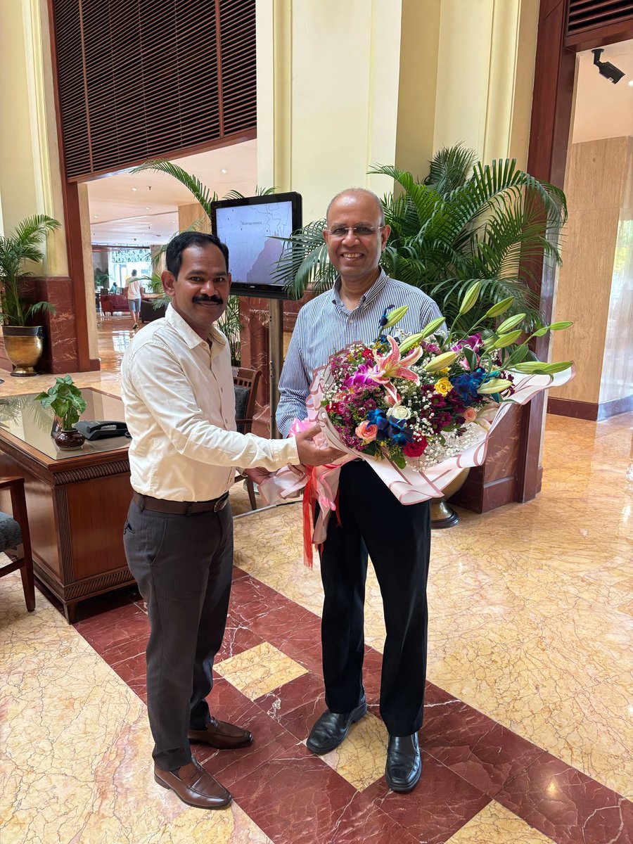 Honored to welcome, Hon’ble Secretary, DDWS, GoI, Shri Ashok Kumar K. Meena on his field visit to Maharashtra. Warmly welcomed by Mission Director, SWSM, WSSD, Mr. E. Ravendiran.