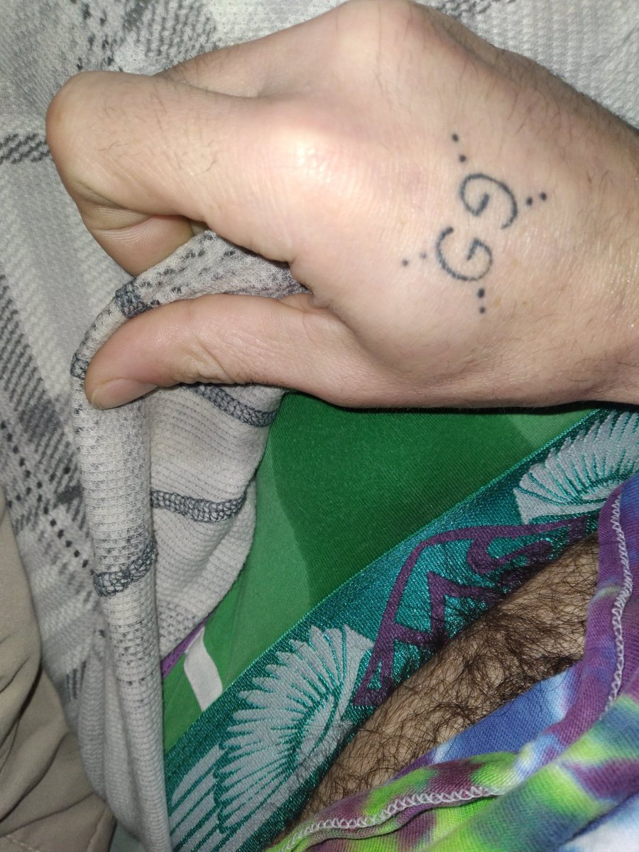 I have to go so bad I'm starting to lose control what should I do ? #omorashi #accident #peepants