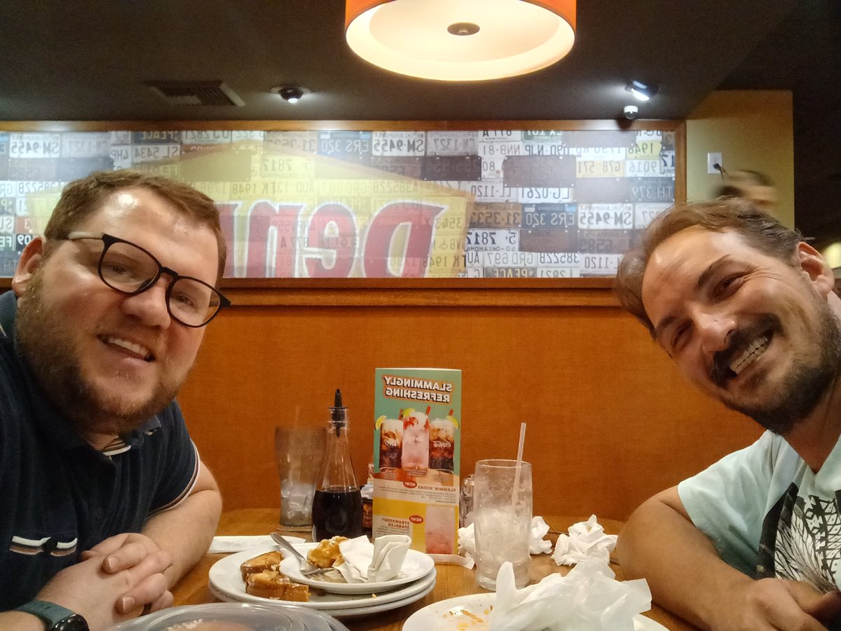 psyborg990's tweet image. Gotta love when your best friend comes to town. Late night Denny's runs are good for the soul!