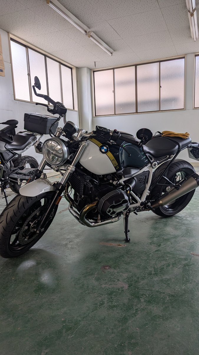 k1300r2423's tweet photo. RnineT pureが仲間入り
お洒落に乗りたい

#bmwmotorrad
#rninetpure
#空冷ボクサー
#バイク乗りと繋がりたい 
#g310gs
#ビレットパック
#option719 https://t.co/MWAhKx7XDF