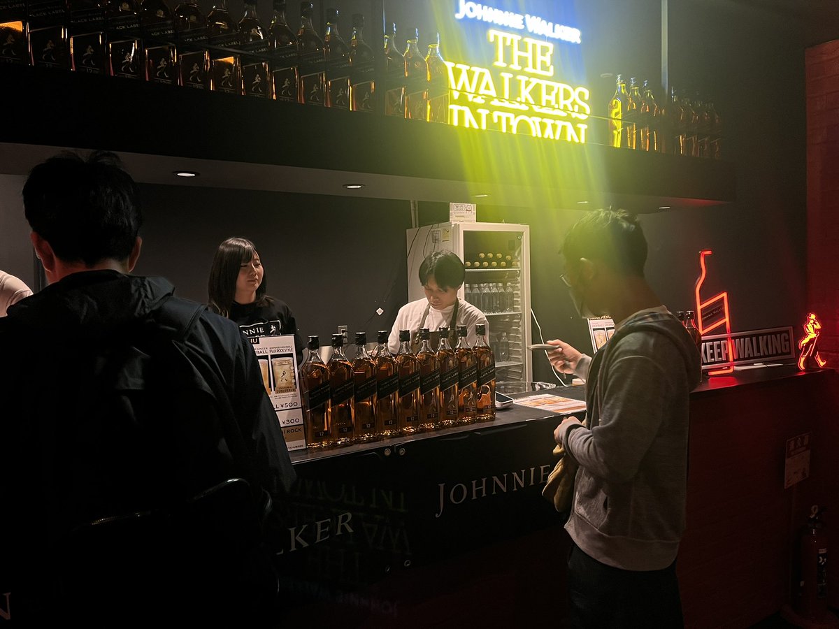 まもなくライヴスタート！🏃‍♂️

タワーレコード渋谷店のB1で、Natsuki Fujimoto、Baja、Qoodowがスペシャル公演！🎙️

ジョニーウォーカー片手に楽しみます🥃

#FUJIROCK
#FUJIROCKFESTIVAL 
#FUJIROCKDAYS東京
#フジロック
#フジロック準備中