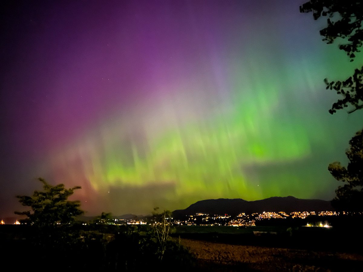 #Kits Point #Vancouver 12:15 tonight #Auroras #NorthernLights