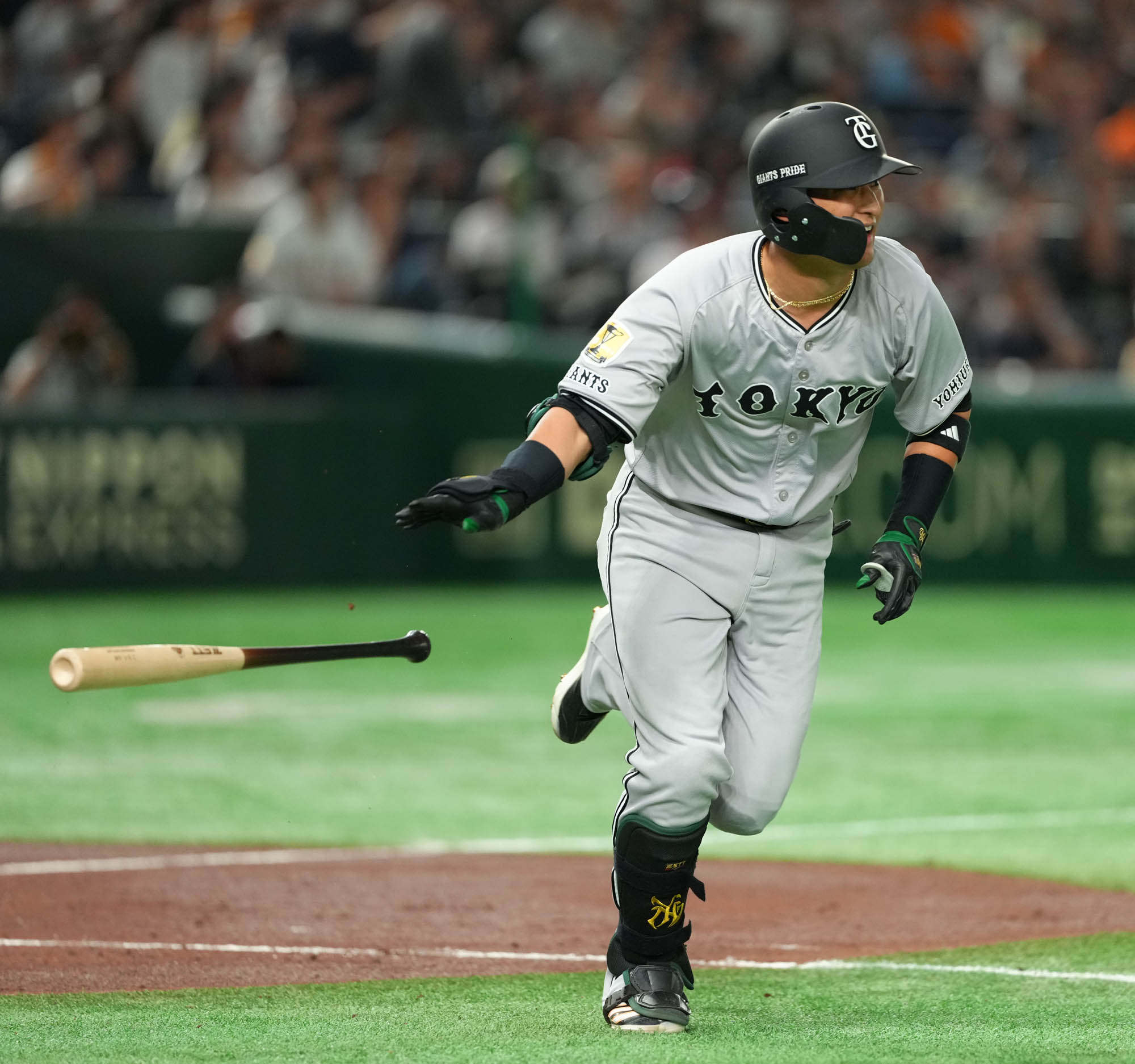 ❤️吉川尚輝 優勝記念 ユニフォーム XL 巨人 ジャイアンツ GIANTS 吉川尚輝 必ず勝つ！#伝統の一戦 バックスクリーンへ 5号
