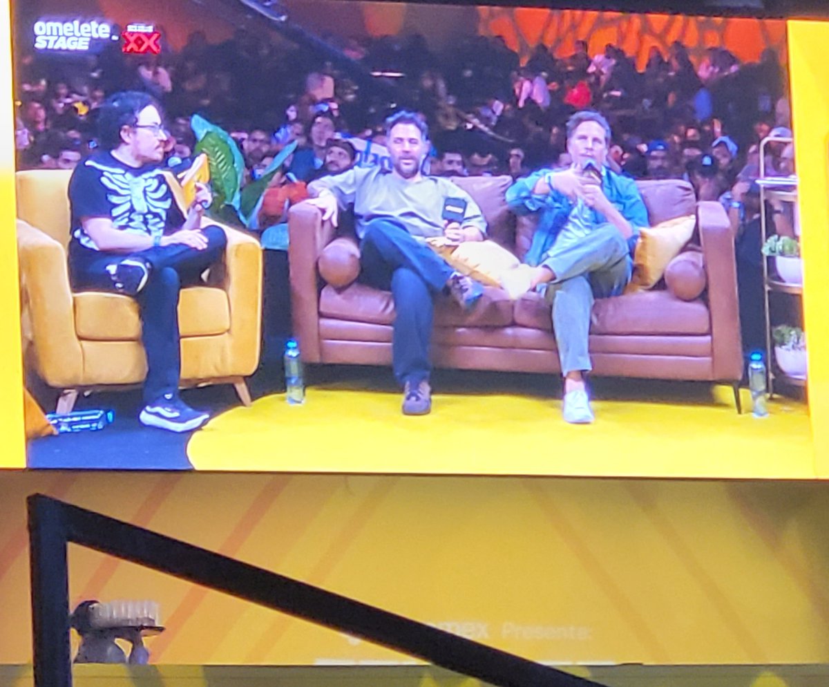 La presentación de #LaOficina de #AmazonPrime en la #CCXPMX25 fue más aburrida que chupar un clavo.
A pesar de que prometieron risas a montones.