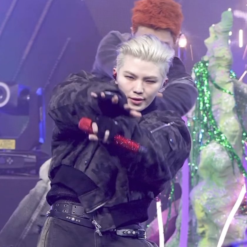 오늘 시스루가 워메…🫠