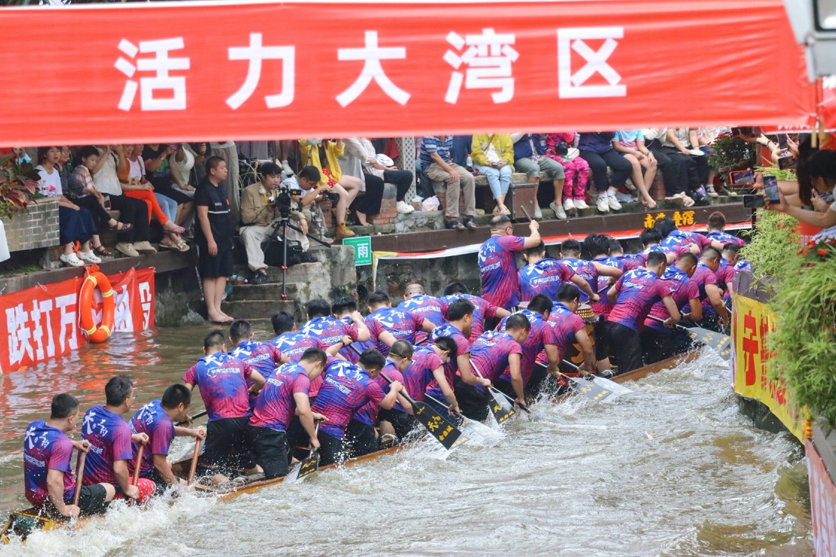 LEONHE00939209's tweet photo. 壹鼓過三彎！“水上F1”佛山疊滘龍船漂移大賽來了！ https://t.co/zzJPiV2l0B