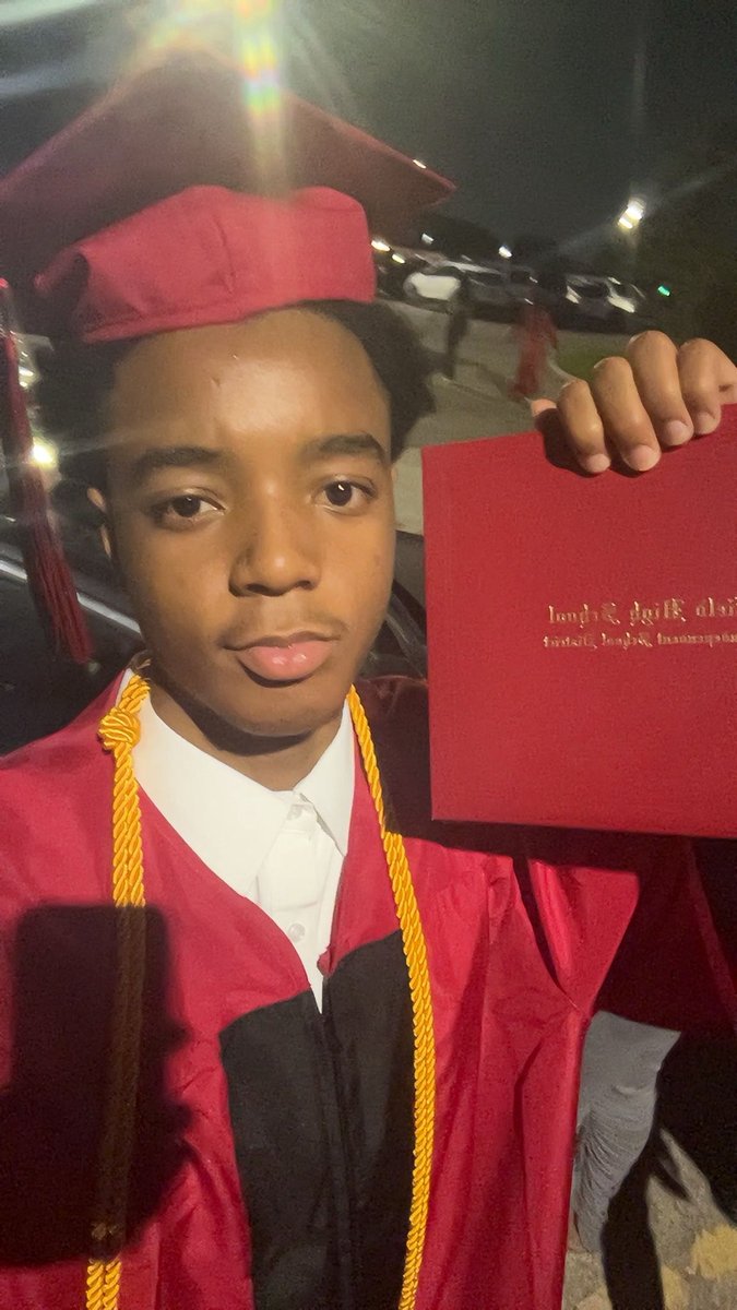 How I came in vs how I left 🎓 #co2025 #graduated #Imadeit