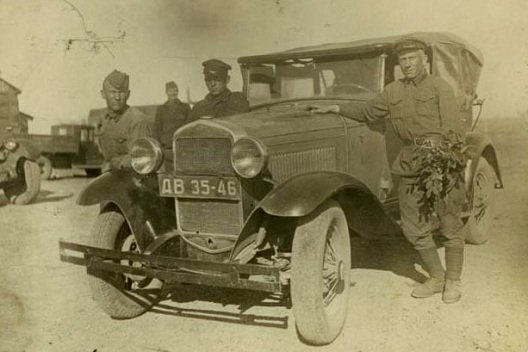 The USSR and Ford Motor Company signed a deal #OTD in 1929 to establish a factory in the USSR. The factory in Gorky started out assembling trucks from parts produced in America and shifted to using domestically produced components by 1932. #cars #History