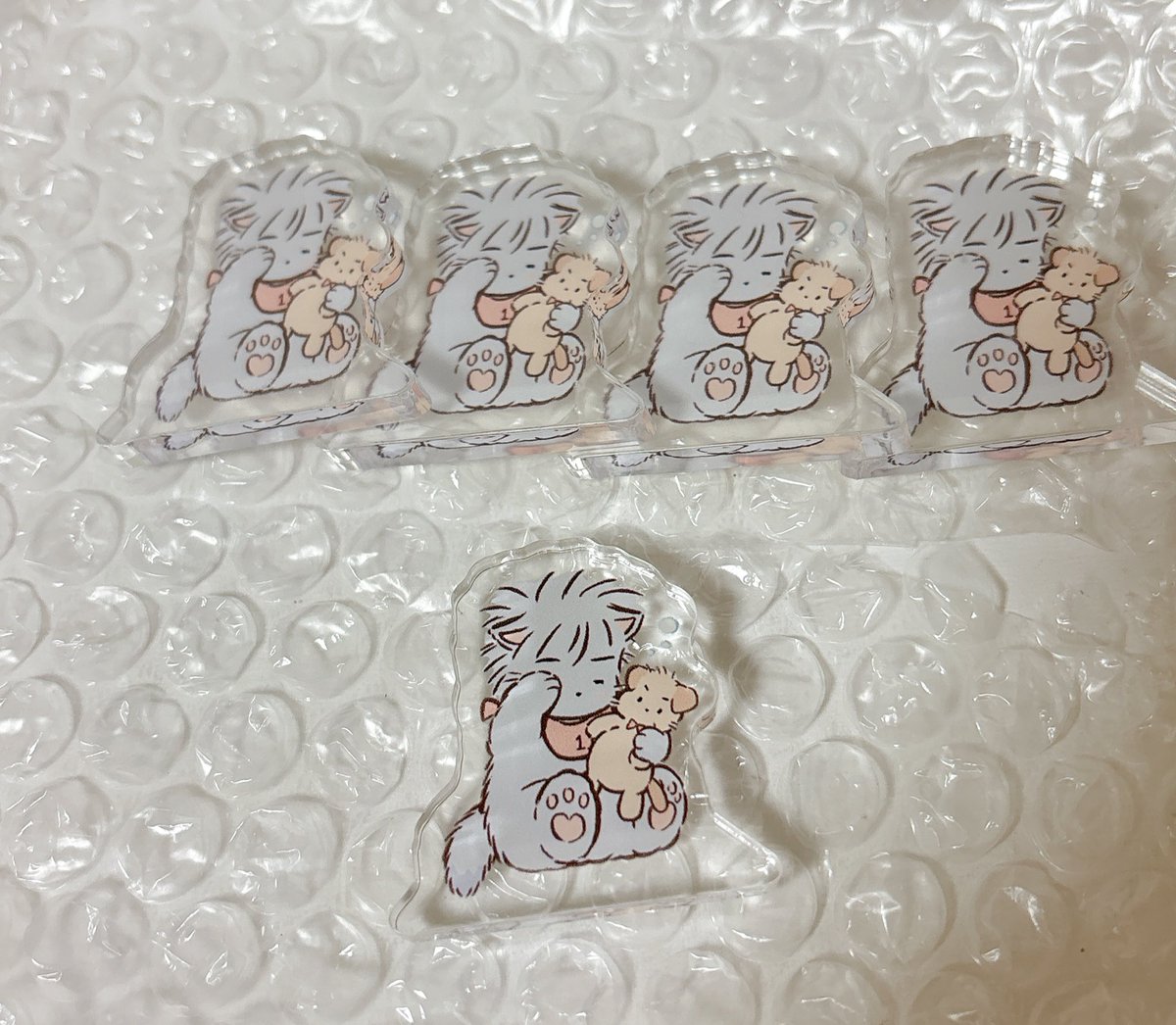 流猫のアクリルブロック試作分届きました〜！問題なさそう！
薄めの色だけど綺麗に印刷していただいてます✨
アクリルの透明感が可愛いです🫶
（3.4cmサイズです）