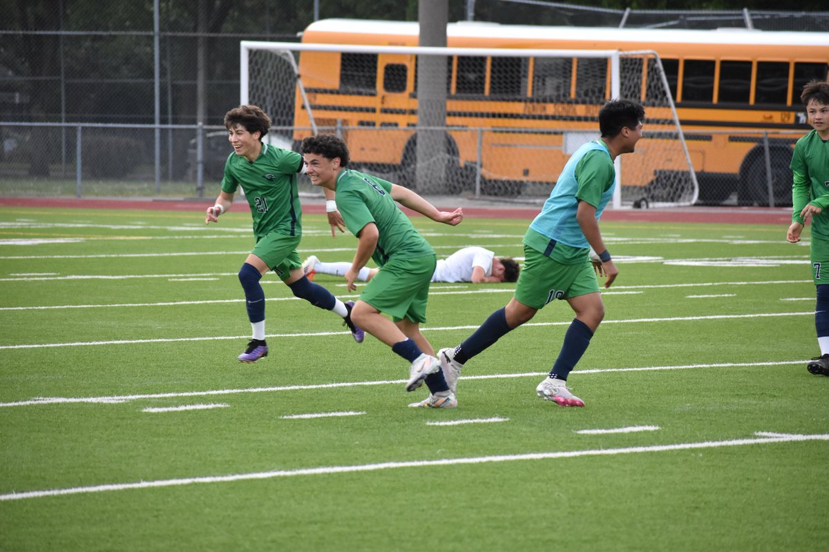 Heartbreak for the Highlanders as Woodinville wins their first state title in school history 2-1 over Hazen.

Highlanders second place finish is the second best any Hazen boys team has ever finished.

HAZ                            WOOD
Polyukh 60'             Conley 10', 80+3'