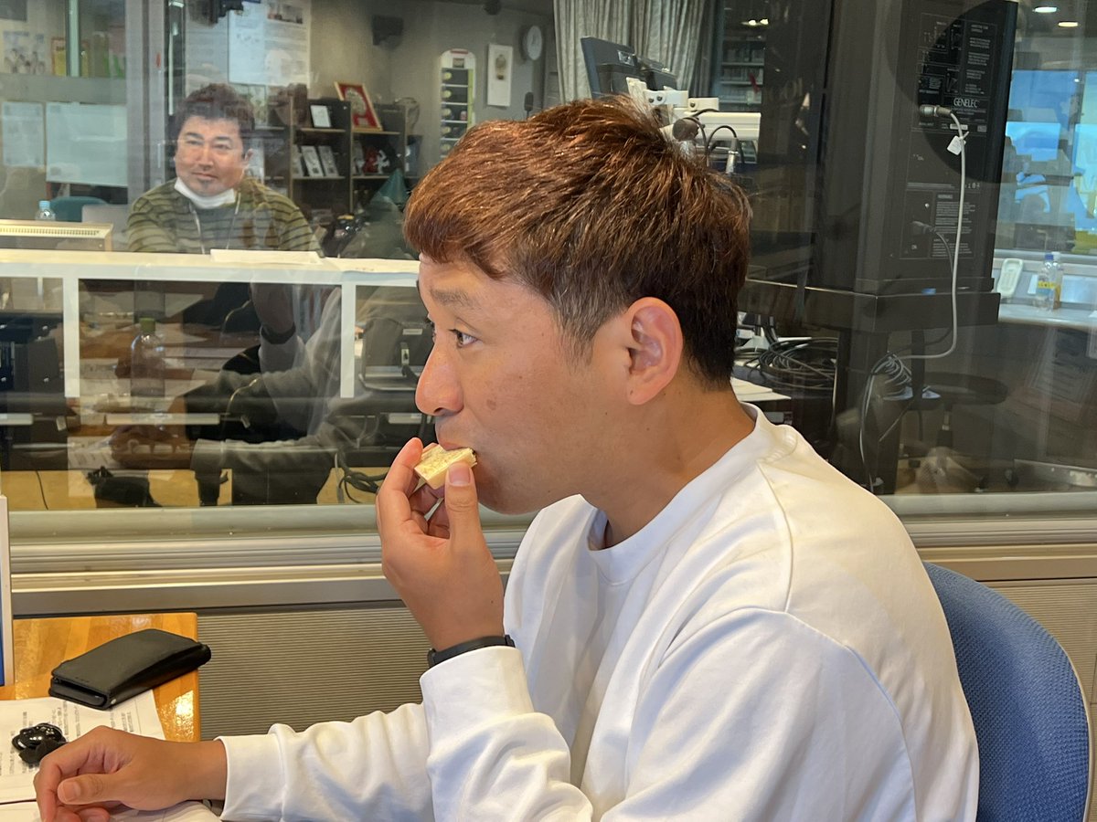 sbs_nununu's tweet photo. 【こちら123〇-静岡ゲスト-🍫】
「Conche」のオーナー
田中克典さんをゲストにお迎えして、
コラボメニューの試食会🍽️
#ヌヌヌ #アルピー https://t.co/dQ2RRov717